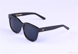 Brand of sunglasses
