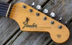 Fender strat headstock