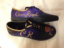 Shoes with crown